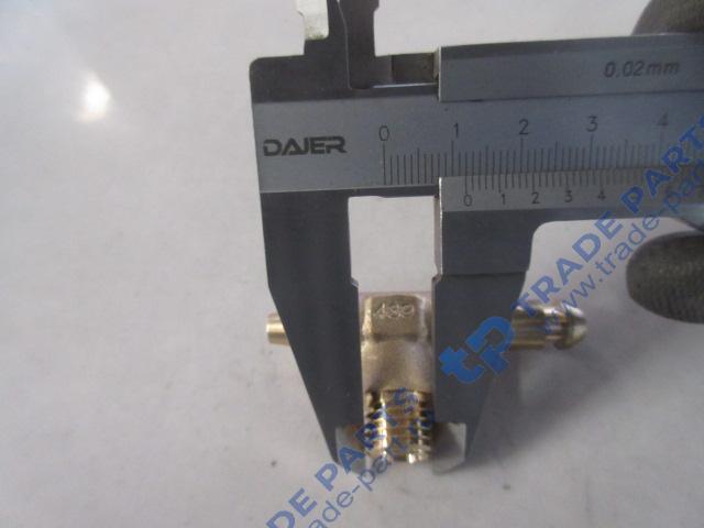 Реальная фотография штуцер т-образный ng8/m12*1,5/nw6 howo t5g, sitrak c7h