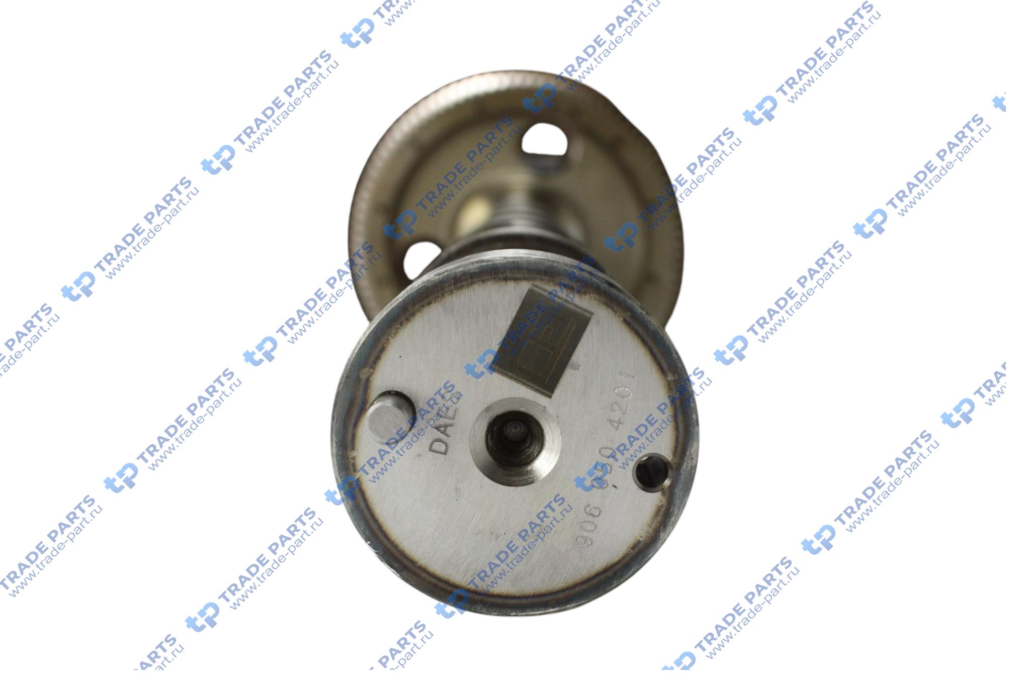 Реальная фотография вал распределительный с шестерней mercedes om906la om926la l=817,5 мм.