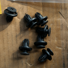 Клипса распорная Sitrak качество О