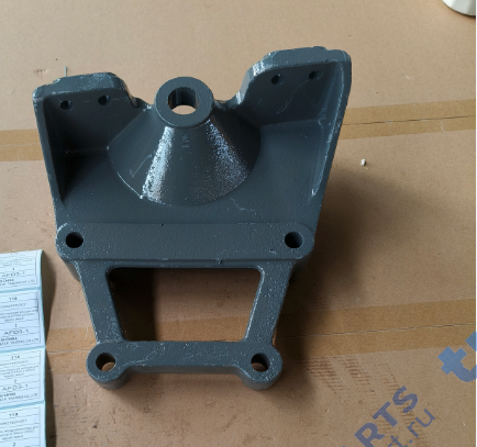 Реальная фотография кронштейн передней рессоры для самосвалов sitrak и howo задний левый