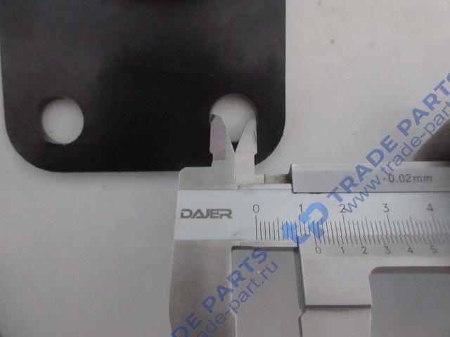 Реальная фотография кронштейн планки радиатора нижний faw