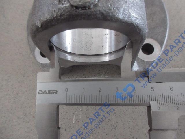 Реальная фотография фланец карданного вала 180x4 с насечкой крестовина 52x133