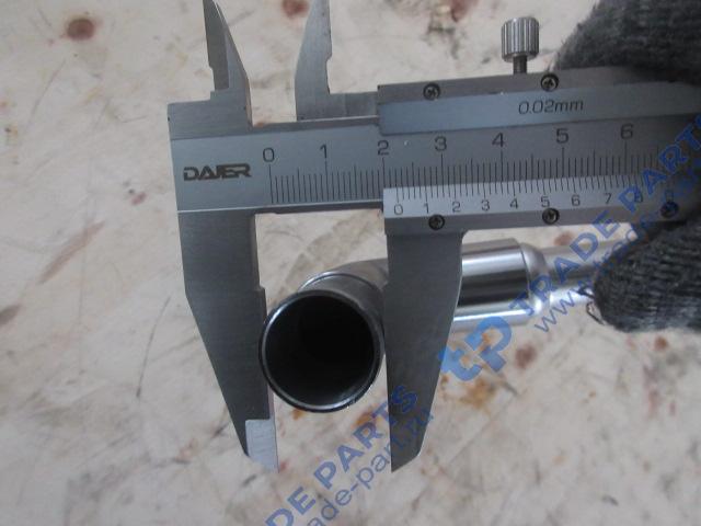 Реальная фотография трубка слива масла турбокомпрессора