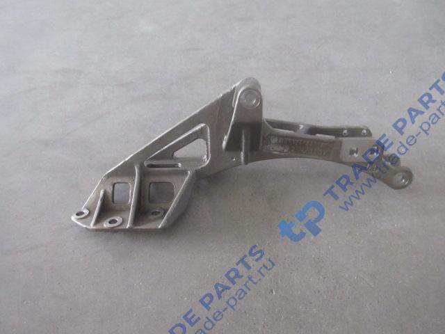 Кронштейн крепления кабины правый X3000