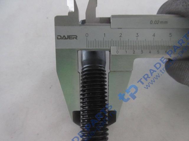 Реальная фотография болт катка основного 01010-51865