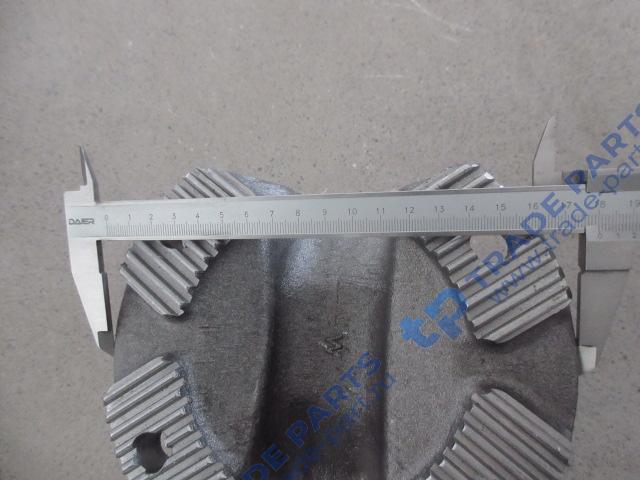 Реальная фотография фланец карданного вала 180x4 с насечкой крестовина 52x133