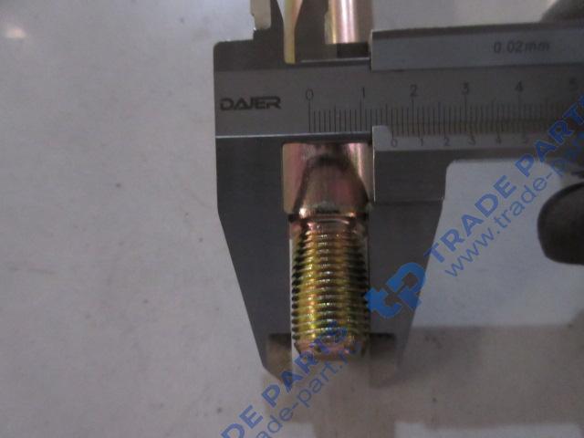 Реальная фотография болт м16х170 крепления заднего амортизатора, верхний для sitrak и howo качество о