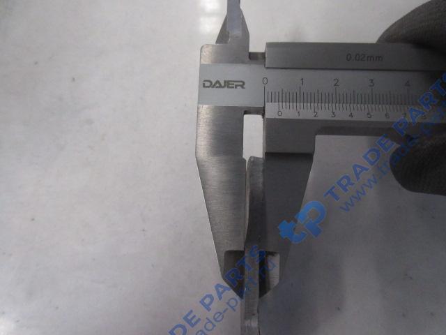 Реальная фотография пластина прижимная колодок тормозных  faw j6 3250,3310 (16-)