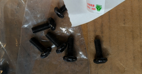 Реальная фотография винт с цилиндрической головкой sitrak c7h качество о