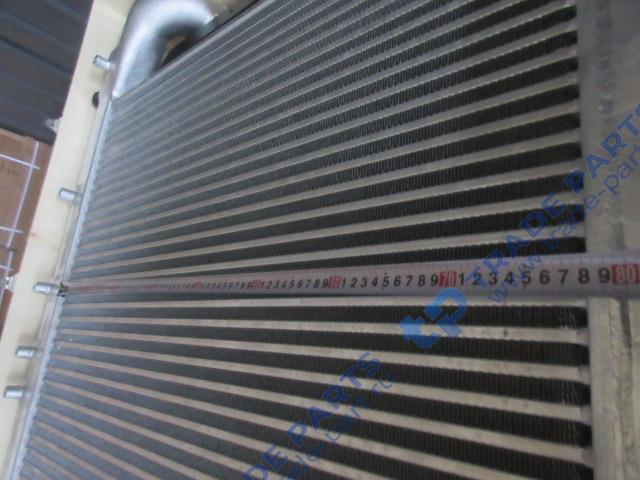 Реальная фотография радиатор sitrak c7h max охлаждения двигателя (с интеркулером)