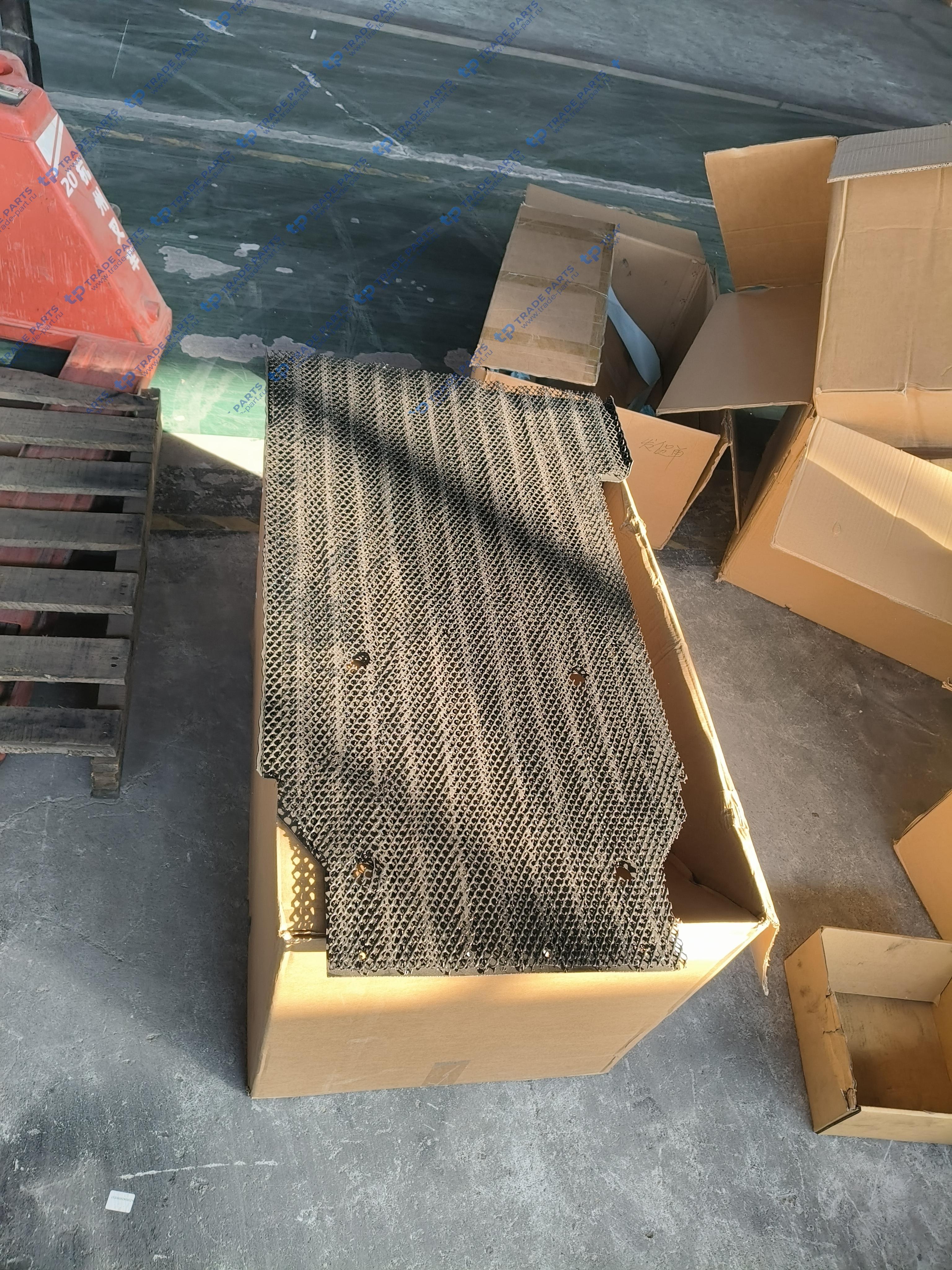 Внутренний левый брызговик заднего крыла кабины Sitrak C7H качество О