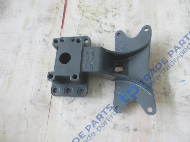 Реальная фотография кронштейн v-образной тяги заднего моста