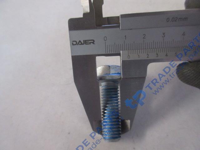 Реальная фотография болт m12x35-10.9 крепления стартера sitrak mc11/mc13
