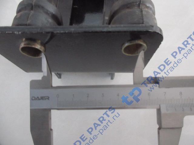 Реальная фотография кронштейн (опора) замка кабины в сборе j6