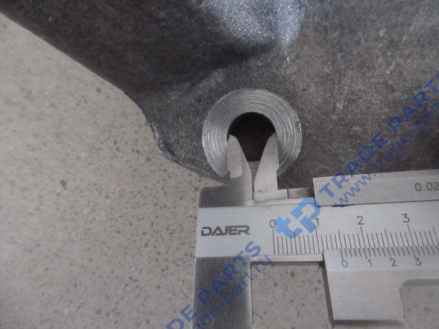 Реальная фотография фланец карданного вала 180x4 с насечкой крестовина 52x133