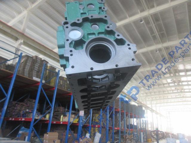 Реальная фотография блок цилиндров wd615 евро2 (крышка короткая, площадка тнвд прямая) howo 61500010383