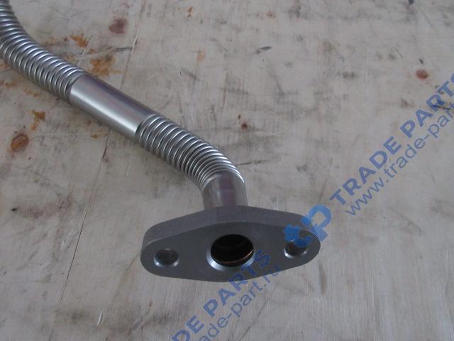 Реальная фотография трубка слива масла турбокомпрессора