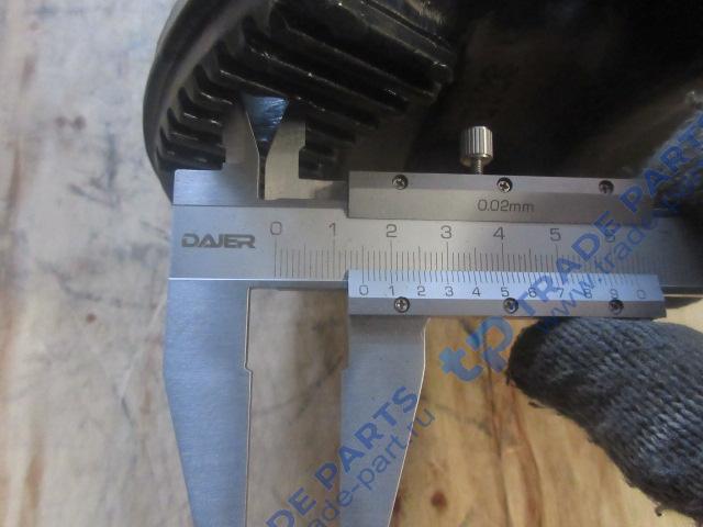 Реальная фотография вал карданный межосевой l=620мм, d=180мм, 4 отв faw j6