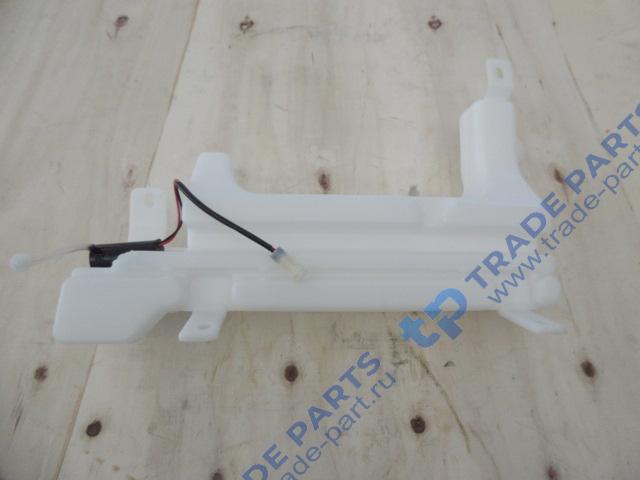 Реальная фотография бачок омывателя с насосом faw j6