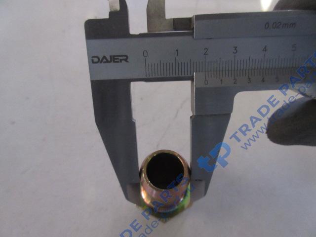 Реальная фотография штуцер m22x1,5 dn18 sitrak mc11/mc13