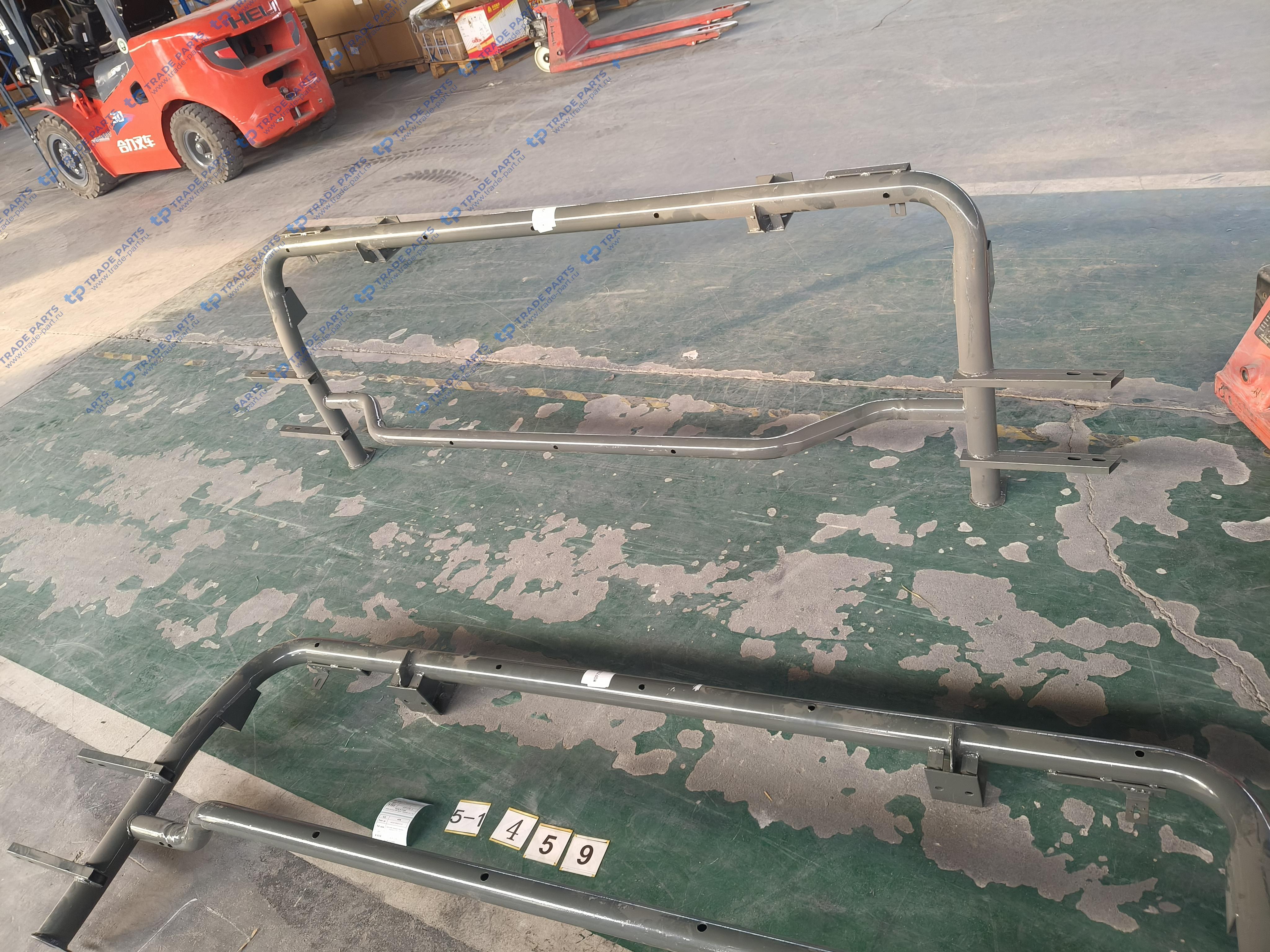 Реальная фотография кронштейн переднего бампера и подножек howo 2021