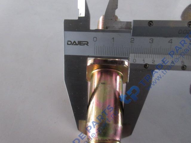 Реальная фотография шпилька колесная с гайкой 01b0362